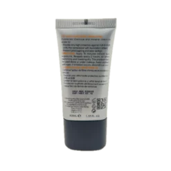 کرم ضد آفتاب رنگی SPF50 مناسب پوست های چرب و مختلط CB Paris